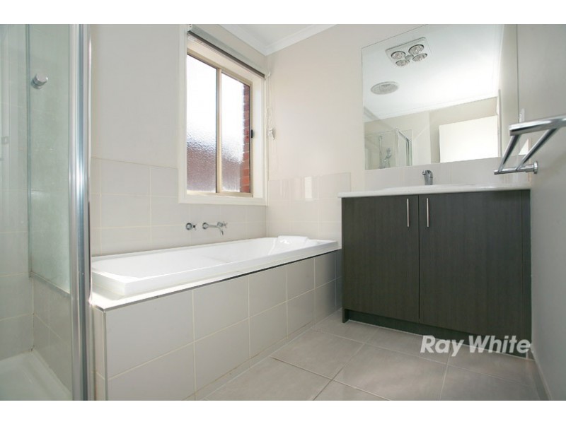 3 Beagle Street, Cranbourne East VIC 3977