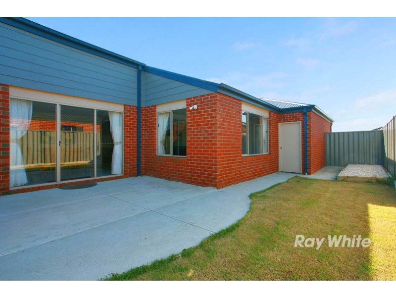 3 Beagle Street, Cranbourne East VIC 3977