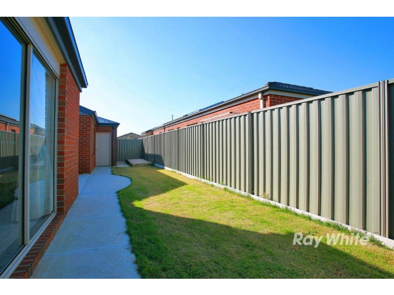 3 Beagle Street, Cranbourne East VIC 3977