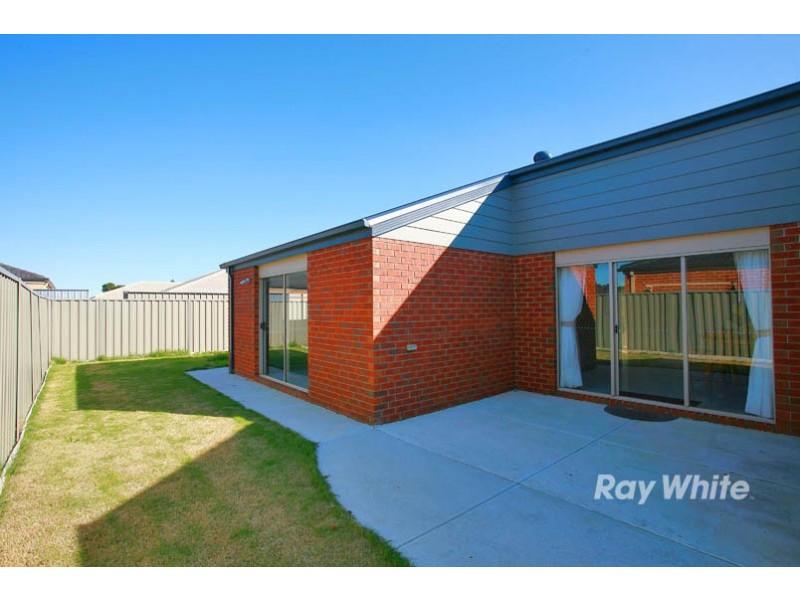 3 Beagle Street, Cranbourne East VIC 3977