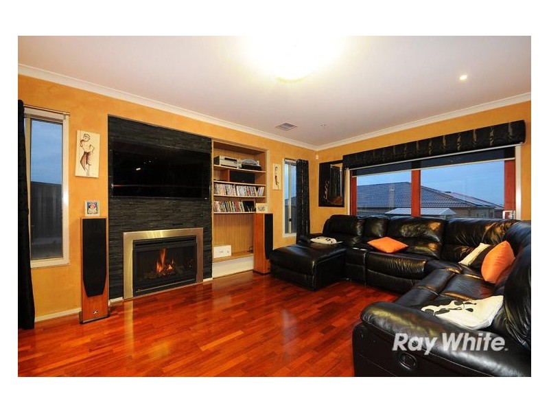 21 Wiltshire Avenue, Cranbourne East VIC 3977