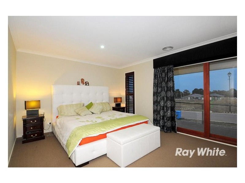 21 Wiltshire Avenue, Cranbourne East VIC 3977