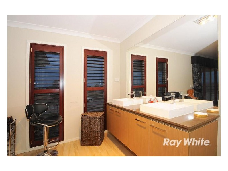 21 Wiltshire Avenue, Cranbourne East VIC 3977