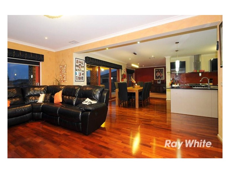 21 Wiltshire Avenue, Cranbourne East VIC 3977