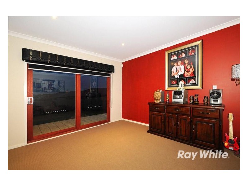 21 Wiltshire Avenue, Cranbourne East VIC 3977