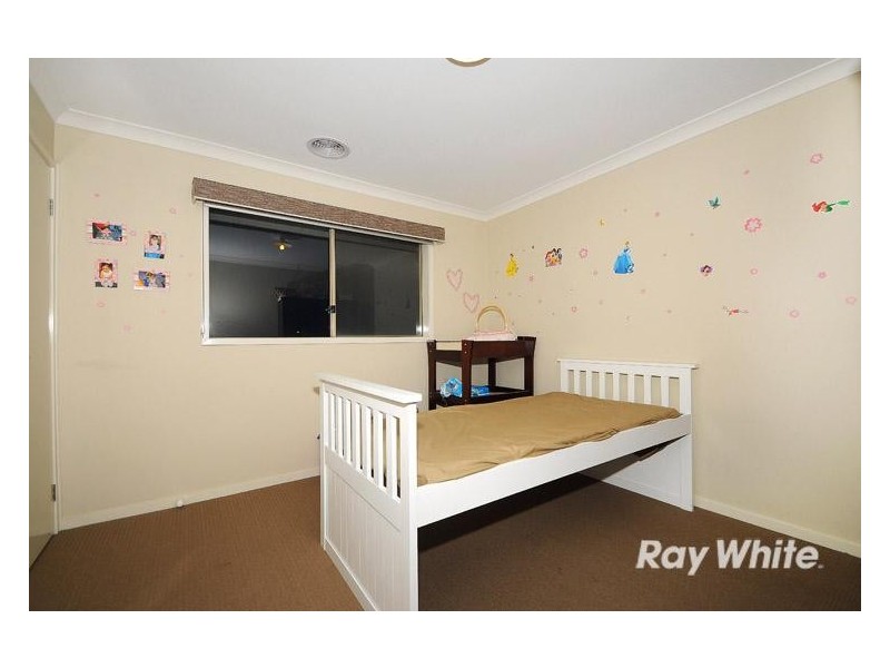 21 Wiltshire Avenue, Cranbourne East VIC 3977