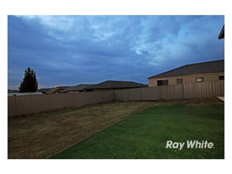21 Wiltshire Avenue, Cranbourne East VIC 3977