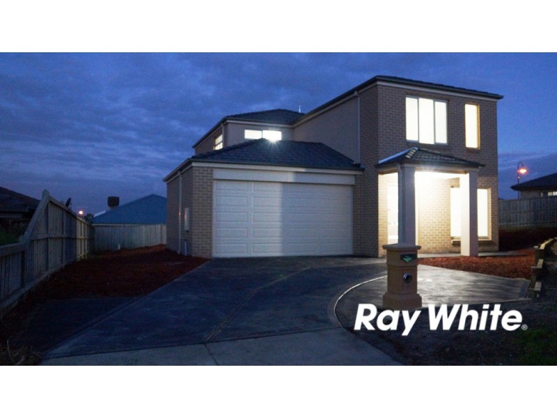 8 Devlin Place, Cranbourne North VIC 3977