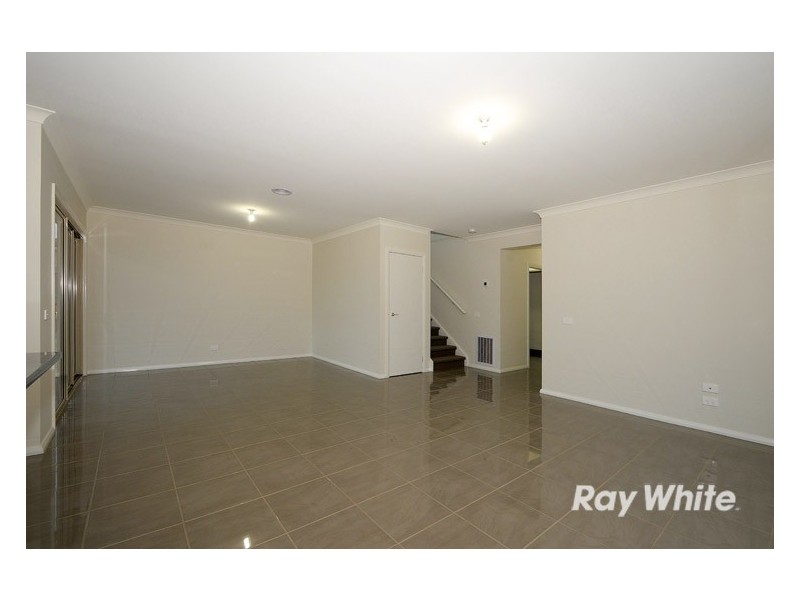 8 Devlin Place, Cranbourne North VIC 3977