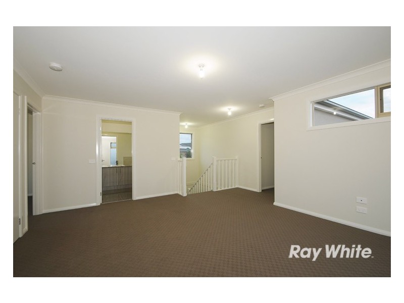 8 Devlin Place, Cranbourne North VIC 3977