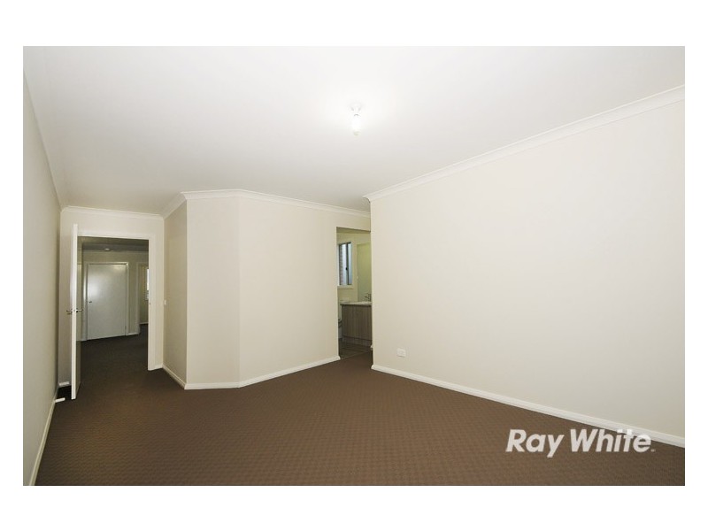 8 Devlin Place, Cranbourne North VIC 3977