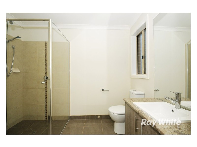 8 Devlin Place, Cranbourne North VIC 3977