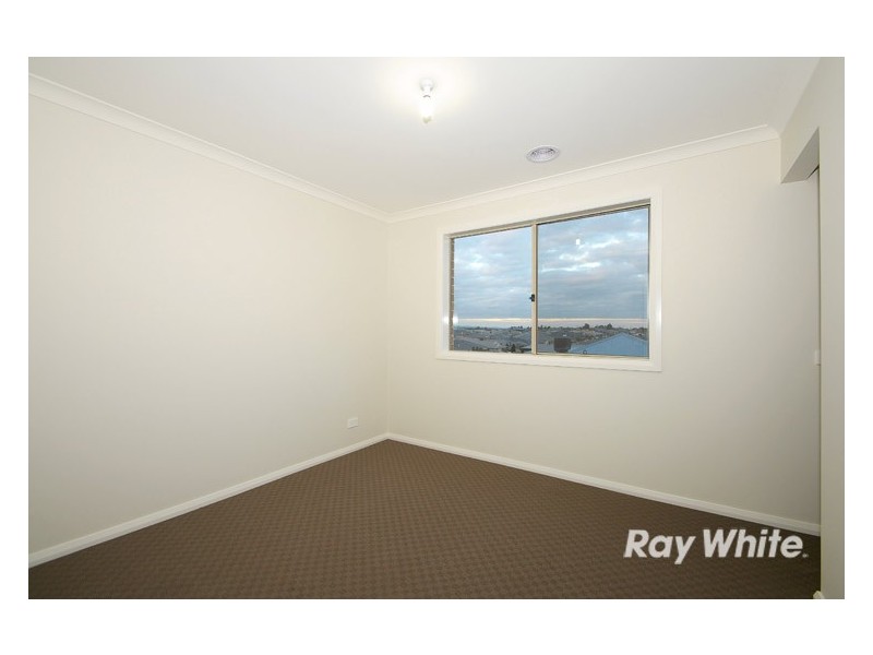 8 Devlin Place, Cranbourne North VIC 3977