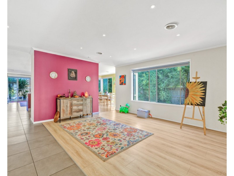 16 Melington Drive, Lyndhurst VIC 3975