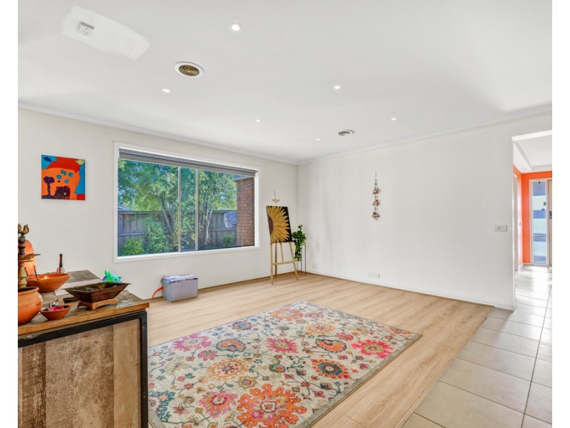 16 Melington Drive, Lyndhurst VIC 3975