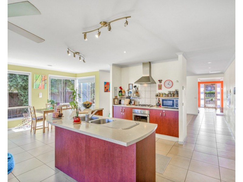 16 Melington Drive, Lyndhurst VIC 3975