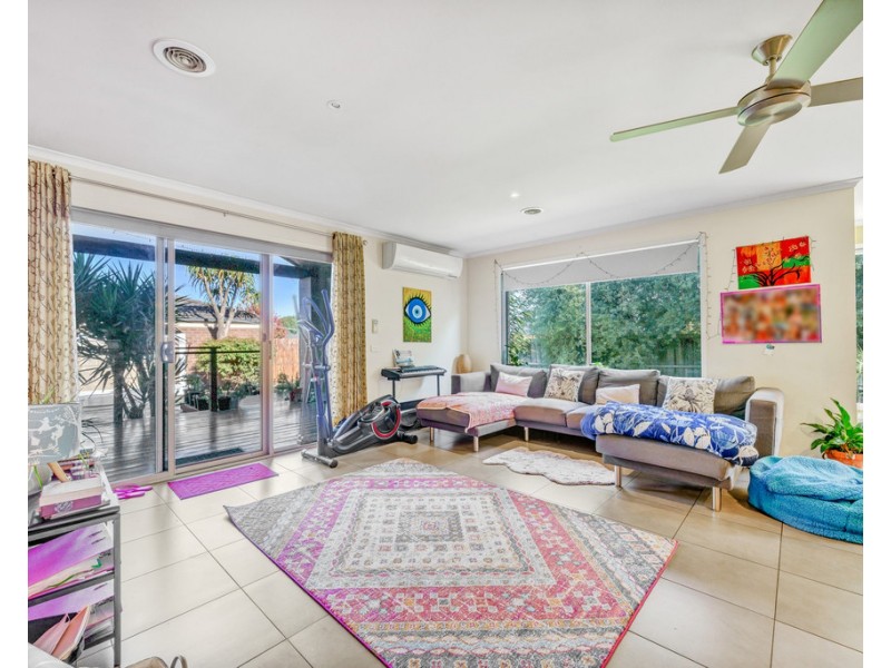 16 Melington Drive, Lyndhurst VIC 3975