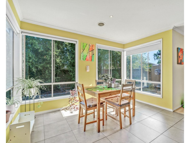 16 Melington Drive, Lyndhurst VIC 3975