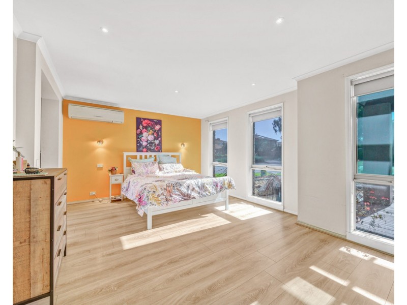 16 Melington Drive, Lyndhurst VIC 3975