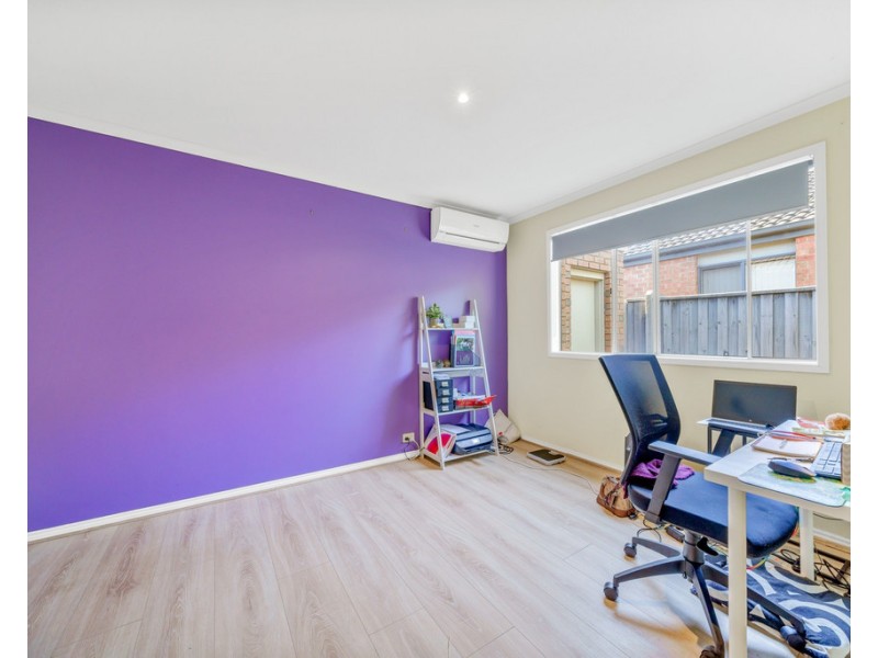 16 Melington Drive, Lyndhurst VIC 3975