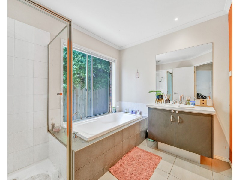 16 Melington Drive, Lyndhurst VIC 3975