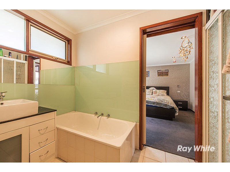 1 Willora Crescent, Cranbourne West VIC 3977