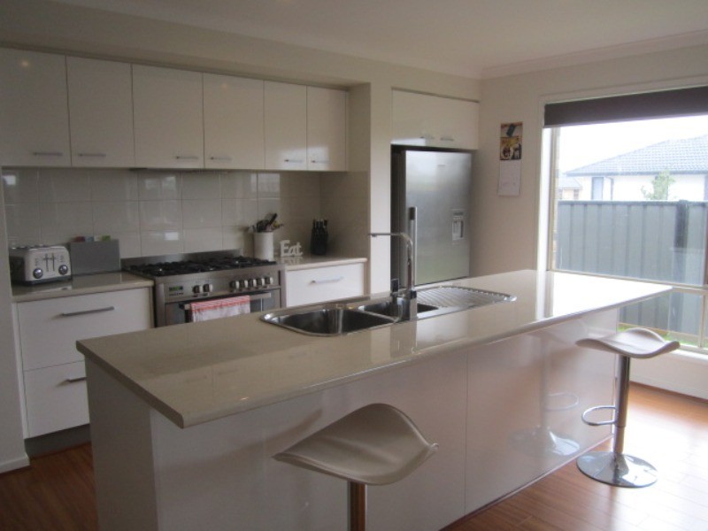 25 Falabela Road, Clyde North VIC 3978