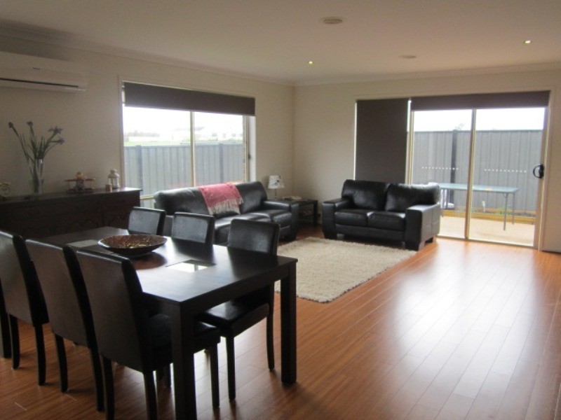 25 Falabela Road, Clyde North VIC 3978