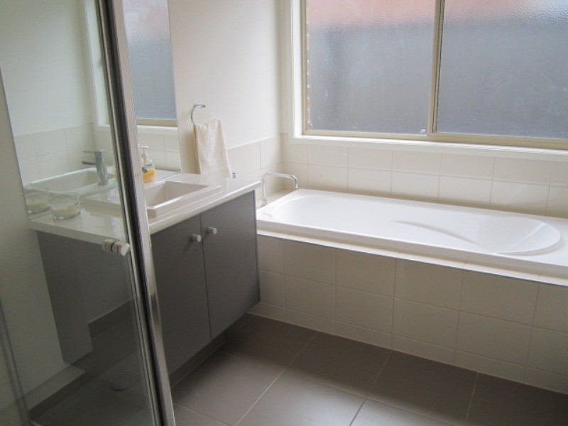 25 Falabela Road, Clyde North VIC 3978