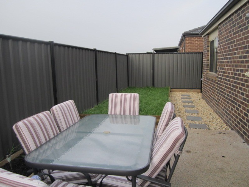 25 Falabela Road, Clyde North VIC 3978