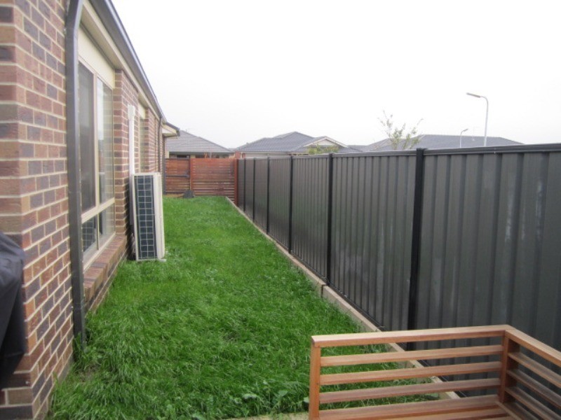 25 Falabela Road, Clyde North VIC 3978