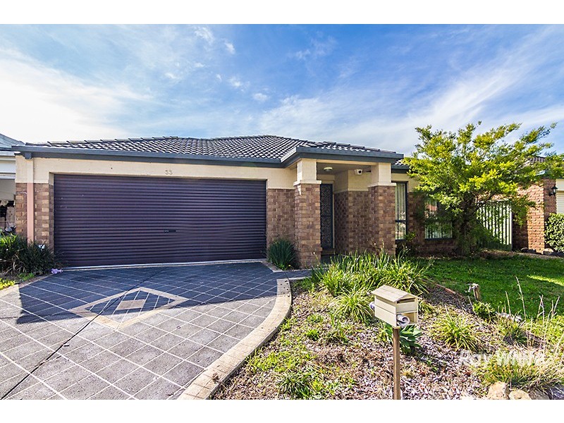 33 Masterton Place, Cranbourne East VIC 3977