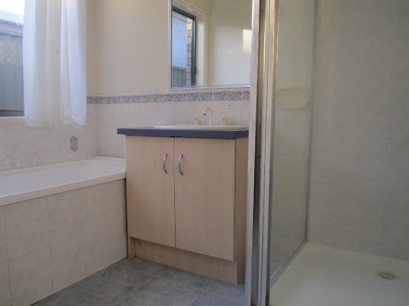 33 Masterton Place, Cranbourne East VIC 3977