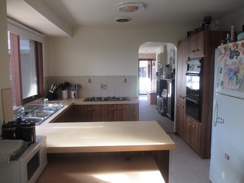 10 Heywood Crescent, Cranbourne North VIC 3977