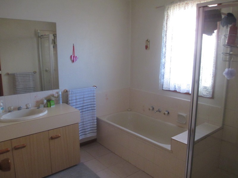 10 Heywood Crescent, Cranbourne North VIC 3977