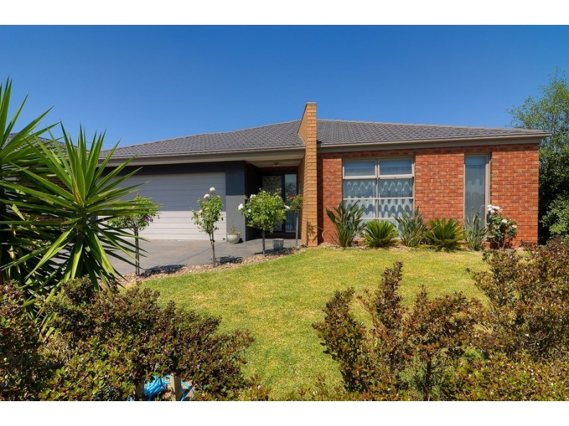 1 Bradford Drive, Cranbourne East VIC 3977