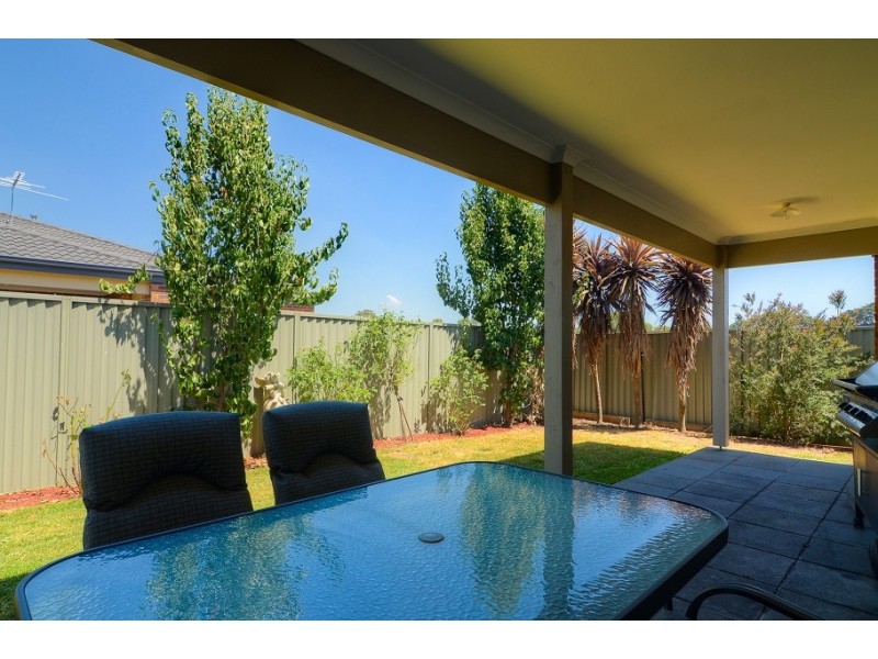 1 Bradford Drive, Cranbourne East VIC 3977