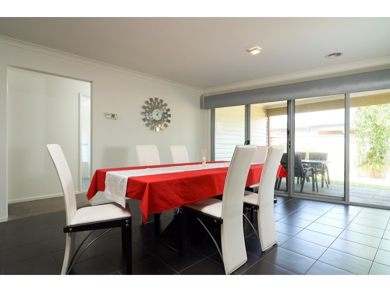 1 Bradford Drive, Cranbourne East VIC 3977
