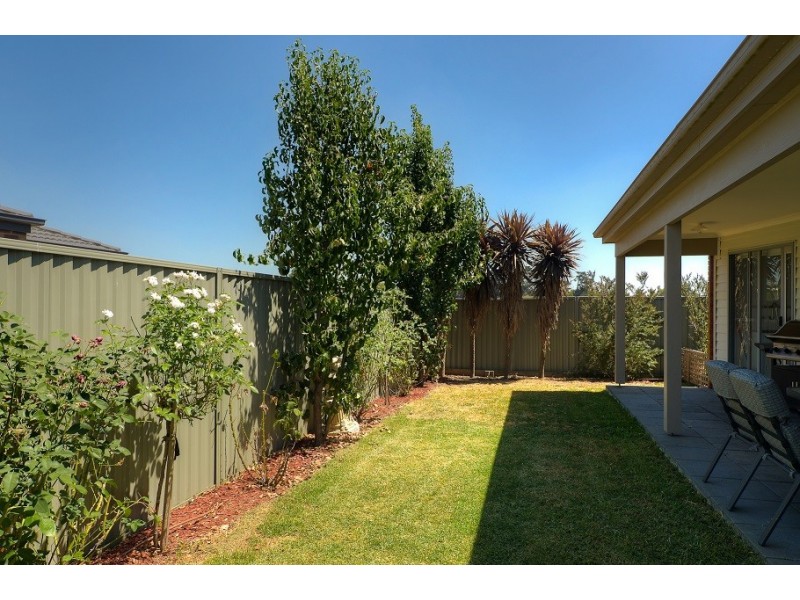 1 Bradford Drive, Cranbourne East VIC 3977