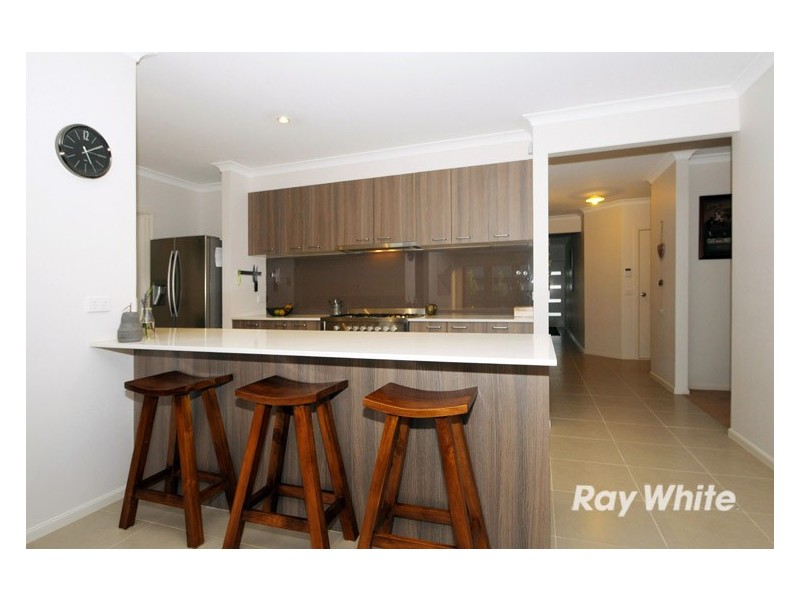 16 Hermes Avenue, Cranbourne West VIC 3977