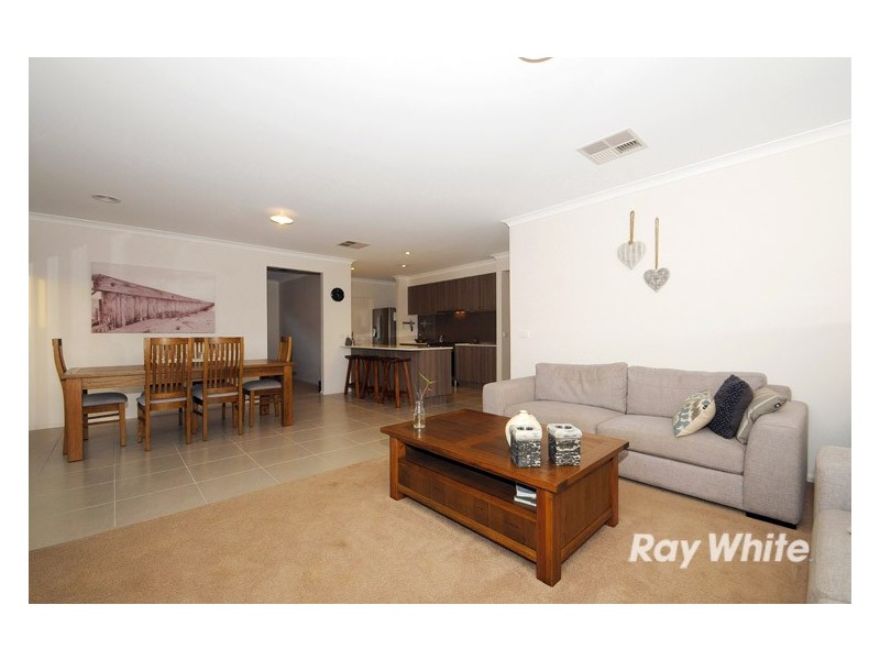 16 Hermes Avenue, Cranbourne West VIC 3977