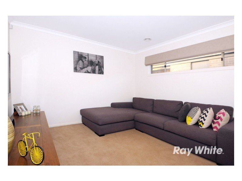 16 Hermes Avenue, Cranbourne West VIC 3977