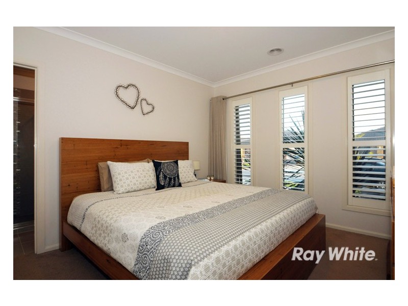 16 Hermes Avenue, Cranbourne West VIC 3977