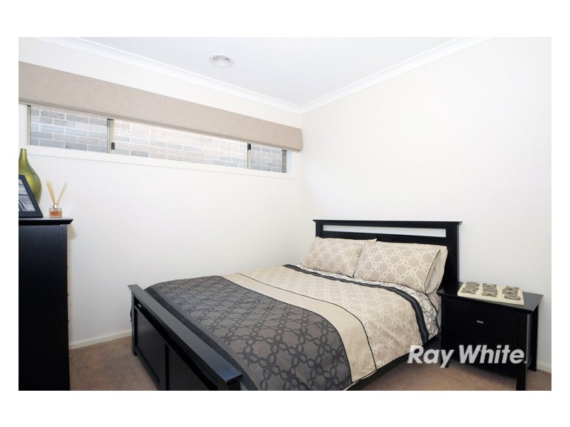 16 Hermes Avenue, Cranbourne West VIC 3977