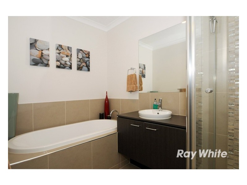 16 Hermes Avenue, Cranbourne West VIC 3977