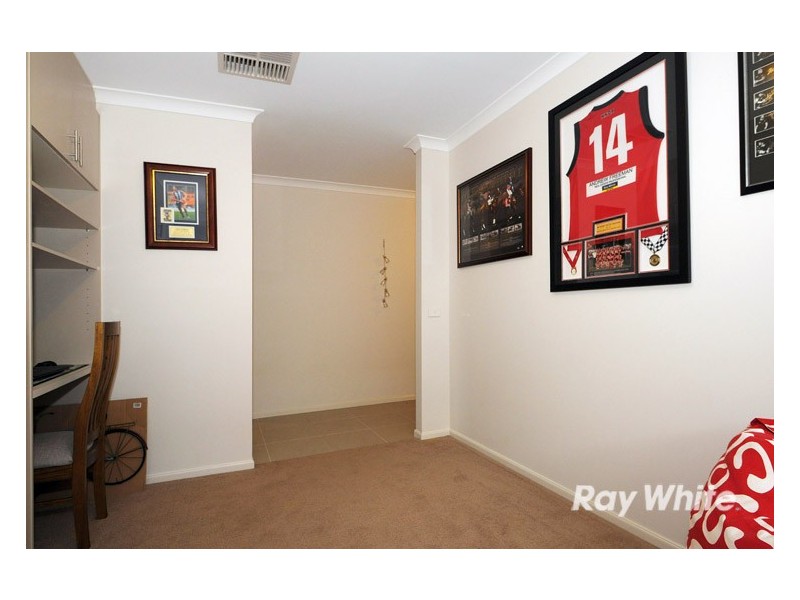 16 Hermes Avenue, Cranbourne West VIC 3977