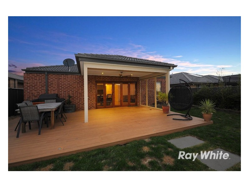 16 Hermes Avenue, Cranbourne West VIC 3977