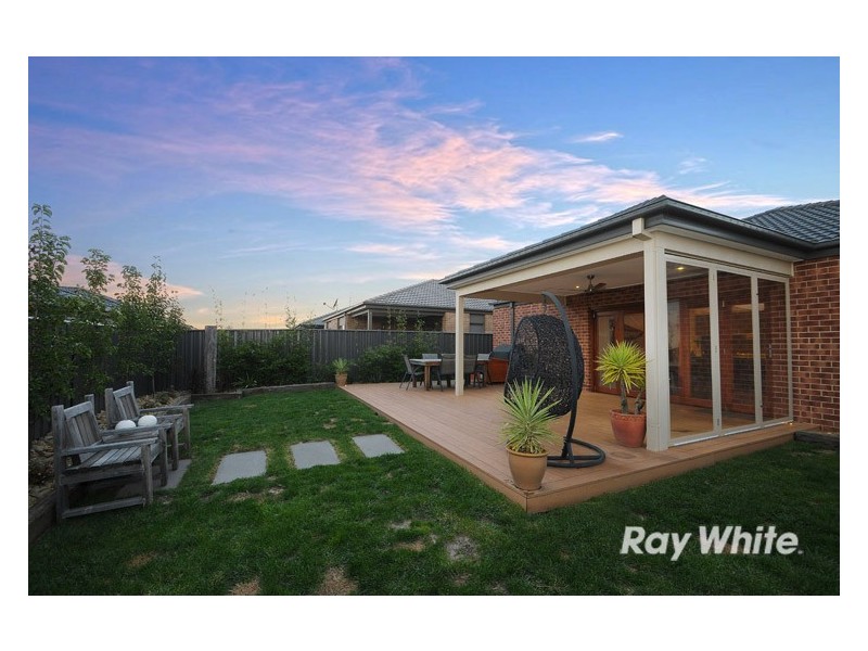 16 Hermes Avenue, Cranbourne West VIC 3977