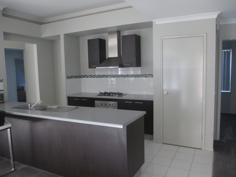 33 Greenaway Terrace, Cranbourne East VIC 3977