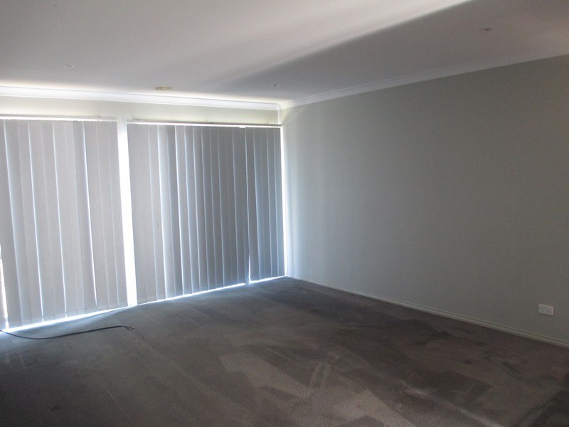 33 Greenaway Terrace, Cranbourne East VIC 3977